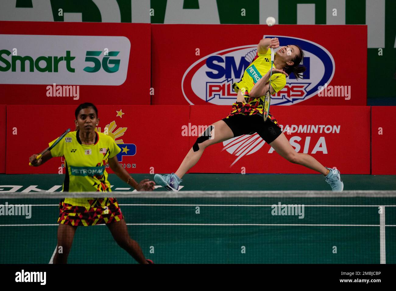 Malaysia's Thinaah Muralitharan and Pearly Tan use three languages to communicate on the badminton court