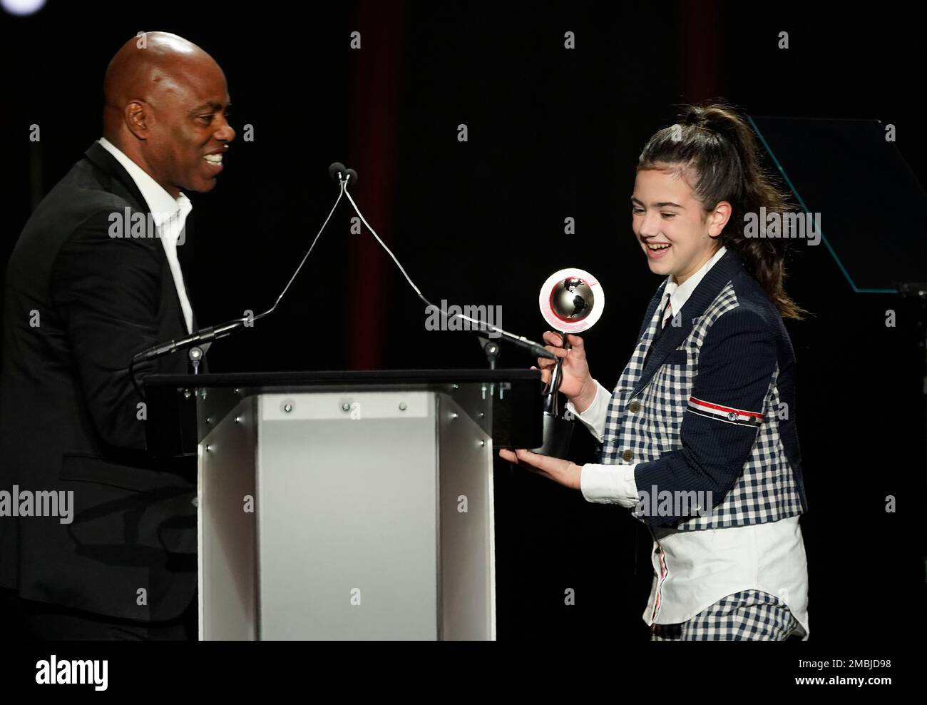 Actor Abby Ryder Fortson, right, accepts the Rising Star of 2022 award(07)