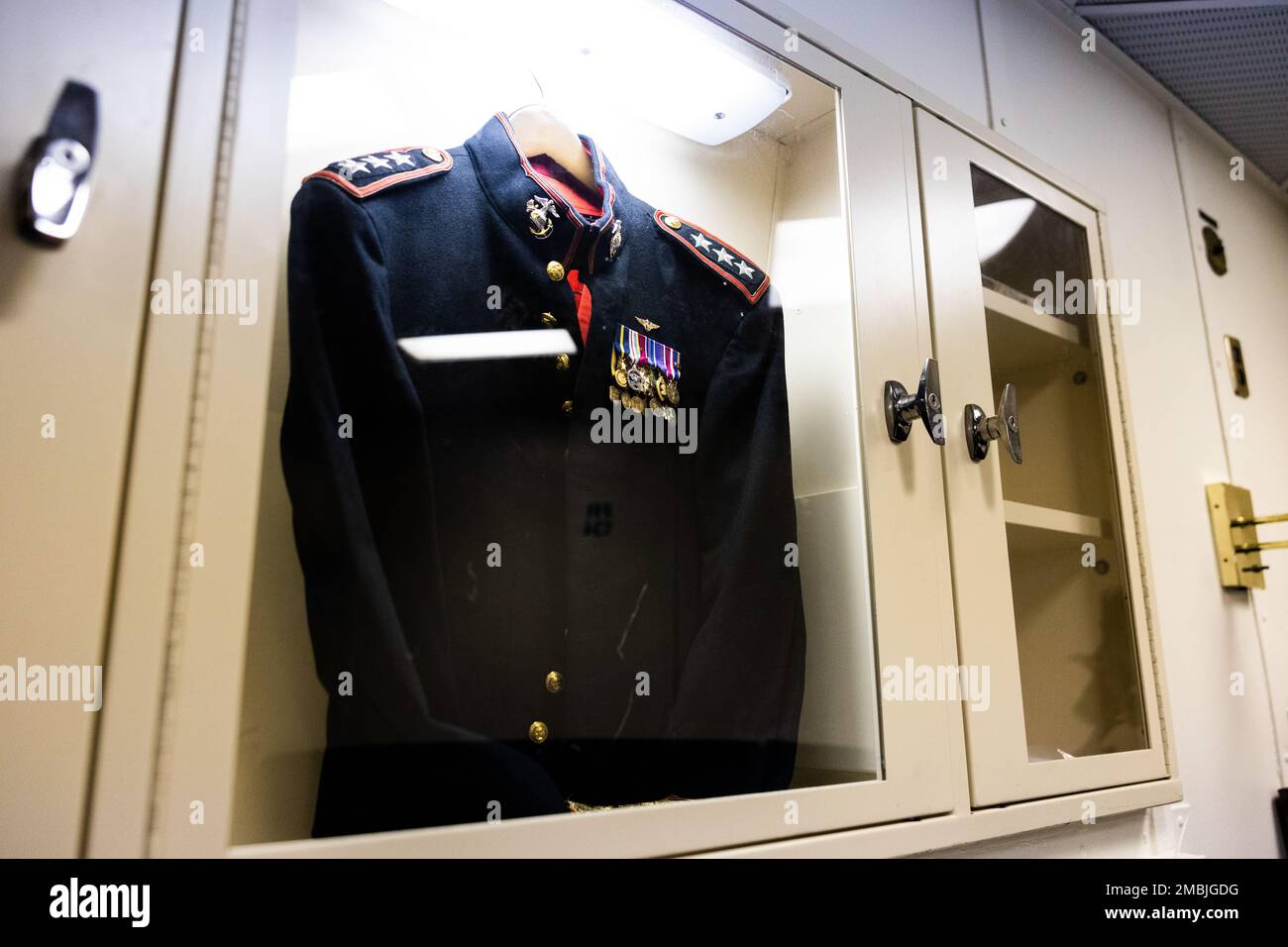 The dress uniform of U.S. Marine Corps Lt. Gen. Frank E. Petersen Jr ...