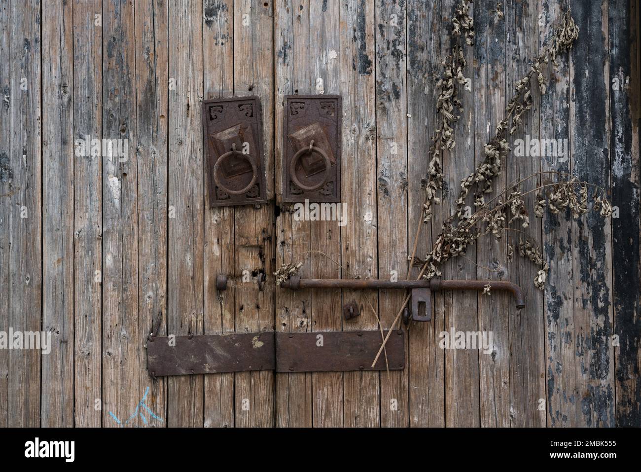 Old wooden door images hi-res stock photography and images - Alamy