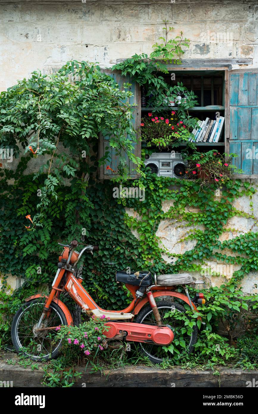 Outdated images hi-res stock photography and images - Alamy