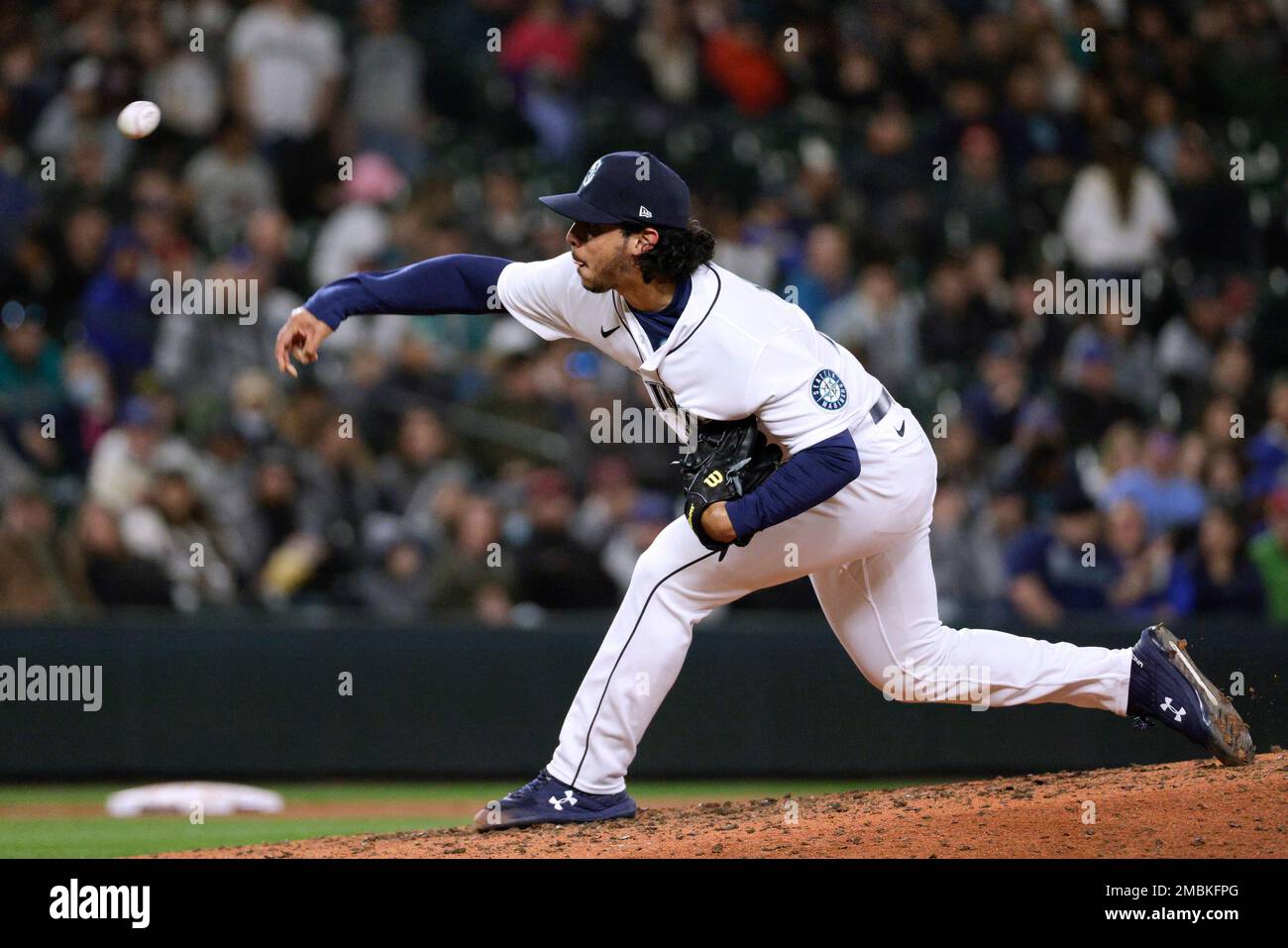 Seattle Mariners relief pitcher Andres Munoz throws during the ninth