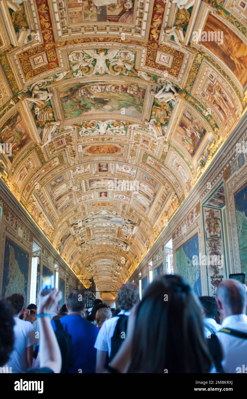 Visitors admire the artwork at the Vatican Museum Stock Photo Alamy