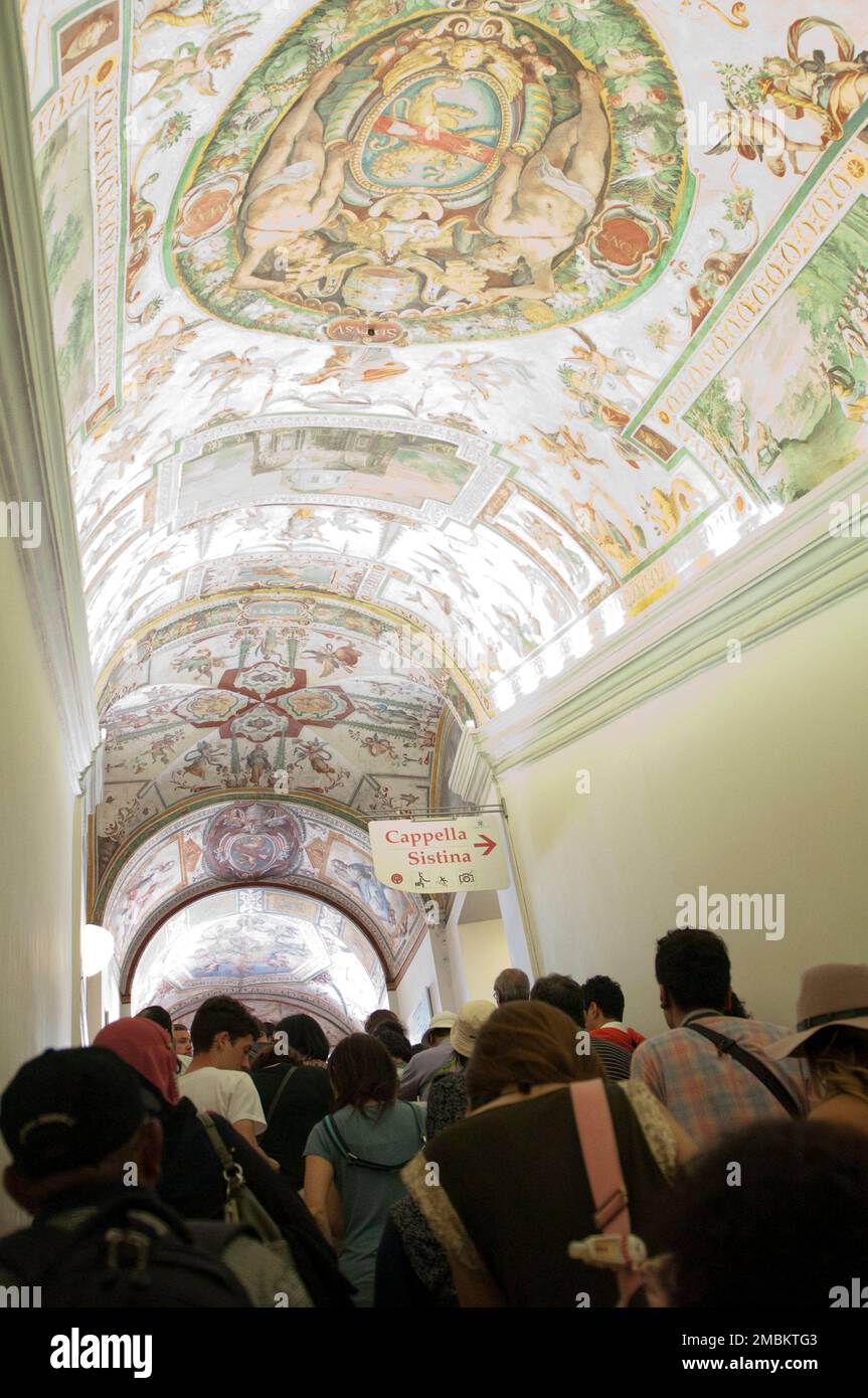 Visitors admire the artwork at the Vatican Museum Stock Photo Alamy