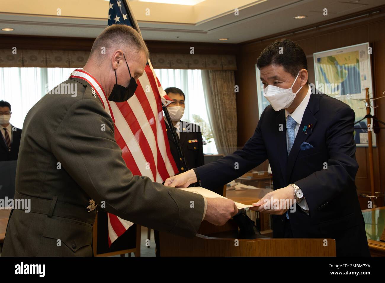 U.S. Marine Corps Lt. Gen. Steven R. Rudder, left, commander, U.S. Marine Corps Forces, Pacific, is awarded the Order of the Rising by the Japan Minister of Defense, Nubou Kishi after the Pacific Amphibious Leaders Symposium 2022, Tokyo, Japan, June 17, 2022. This iteration of PALS brought senior leaders of allied and partnered militaries together to discuss amphibious force readiness, expeditionary advanced base operations, intermediate force capabilities, and ways to improve interoperability between partners within the Indo-Pacific region. A total of 18 participating delegations from Asia, A Stock Photo