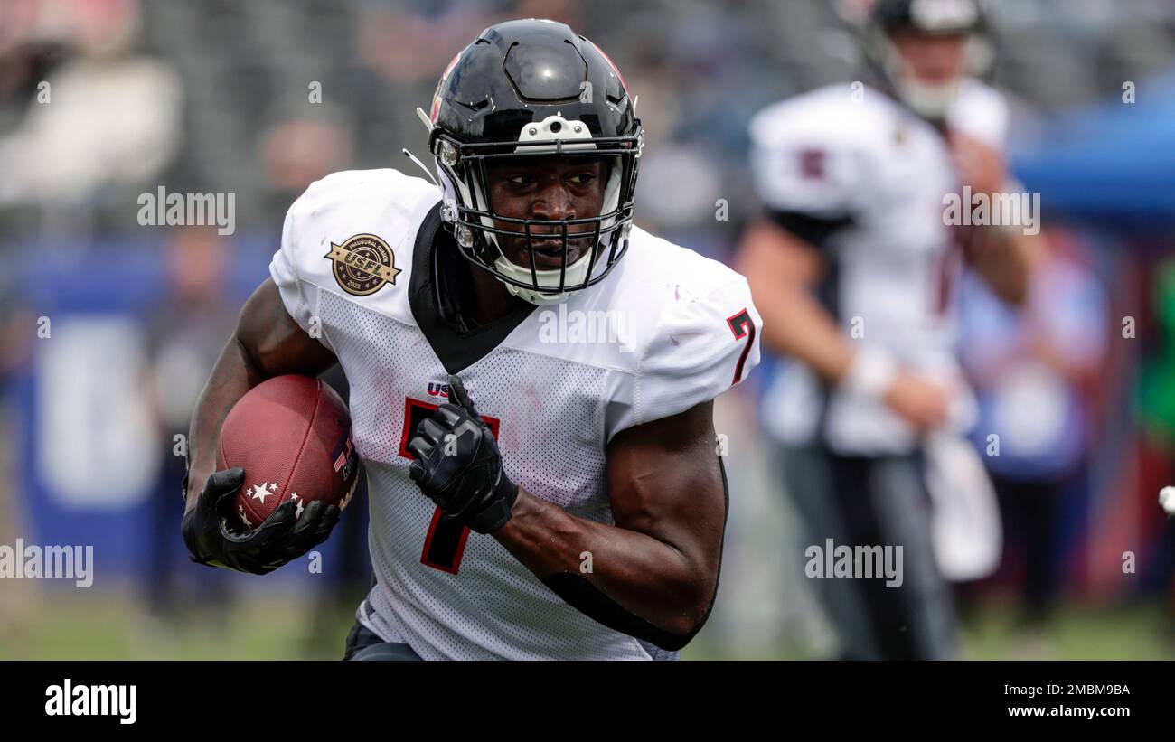 Houston Gamblers running back Mark Thompson (7) carries the ball