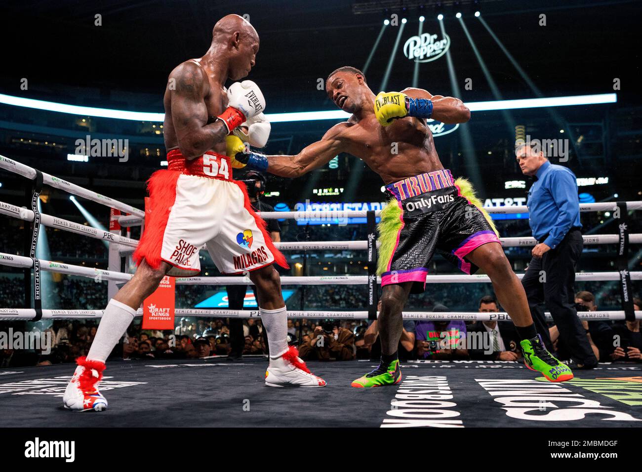 Errol Spence Jr., right, lands a punch to Yordenis Ugas, from Cuba