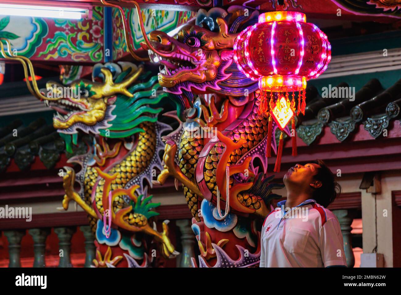 Chinese new year decoration shopping hi-res stock photography and images -  Page 2 - Alamy
