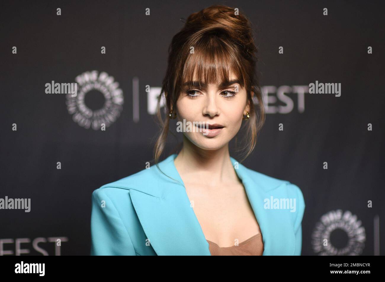 Rus ayol jinsiy guruhlar qoshiq video