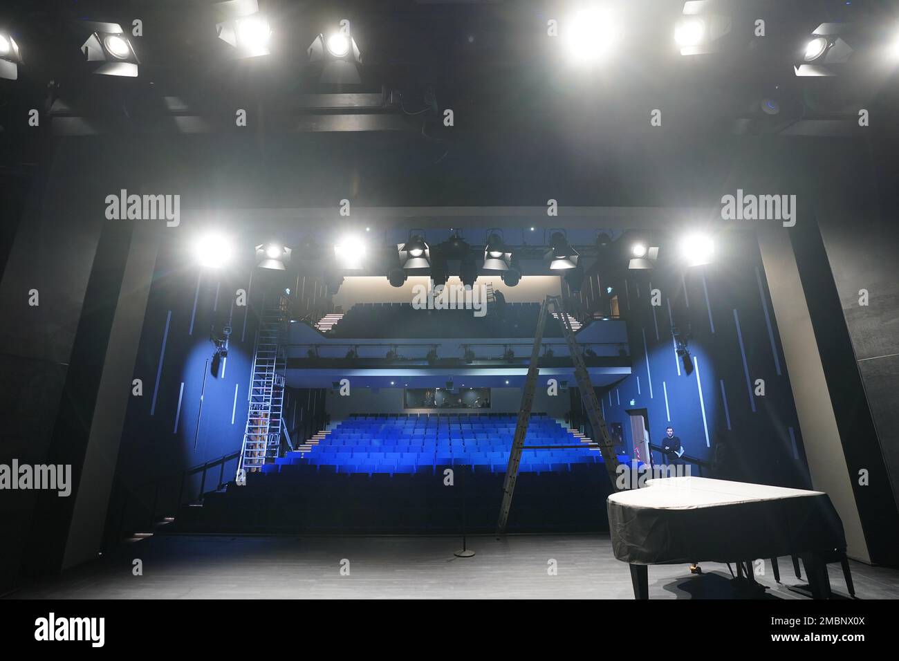 PRODUCTION 19 January 2023, Hamburg A grand piano stands on the