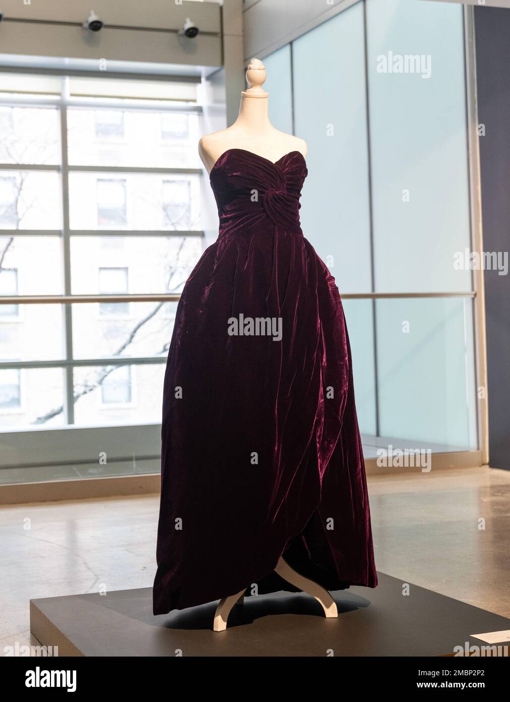 princess diana victor edelstein dress Black Velvet Victor Edelstein Gown with Ribbed Silk Braid 1989 Princess Diana News Blog "All Things Princess Diana"