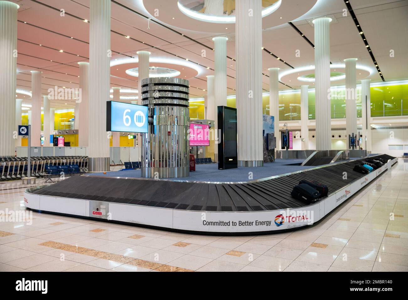 Dubai airport baggage claim hall Stock Photo Alamy