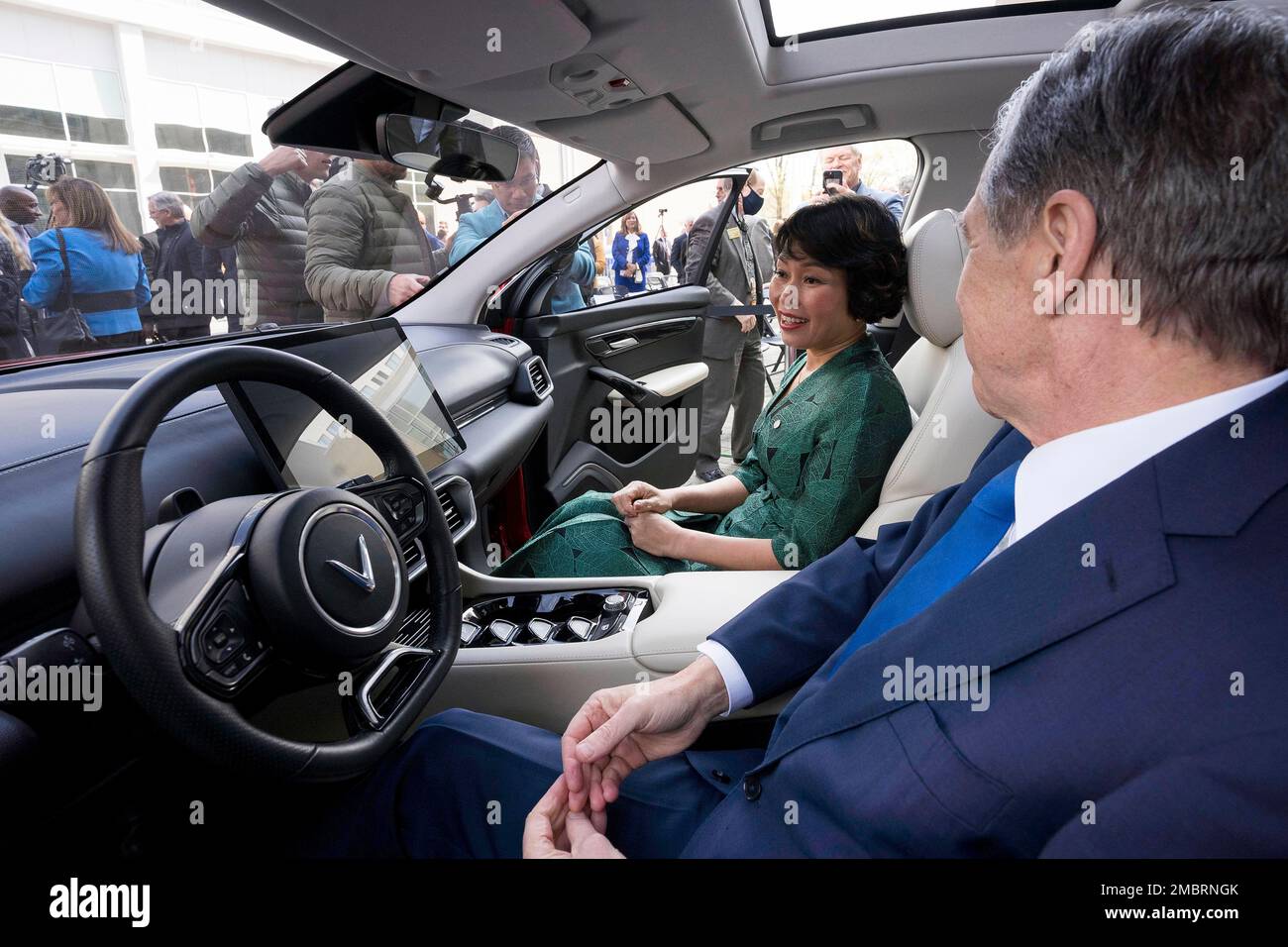 IMAGE DISTRIBUTED FOR VINFAST Madam Le Thi Thu Thuy, Vingroup Vice