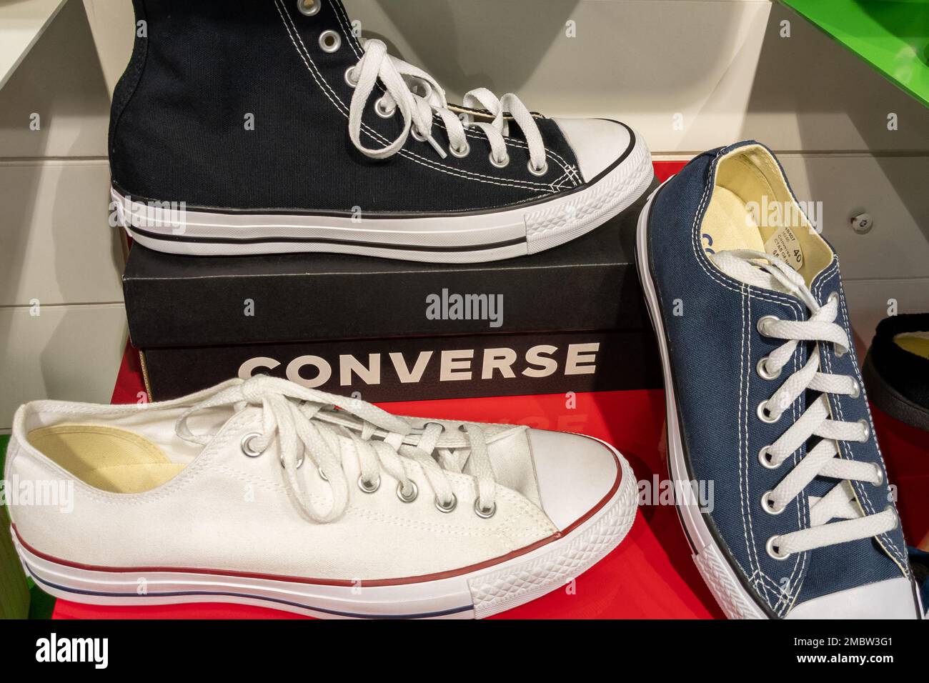 Converse all star logo hi-res stock photography and images - Alamy