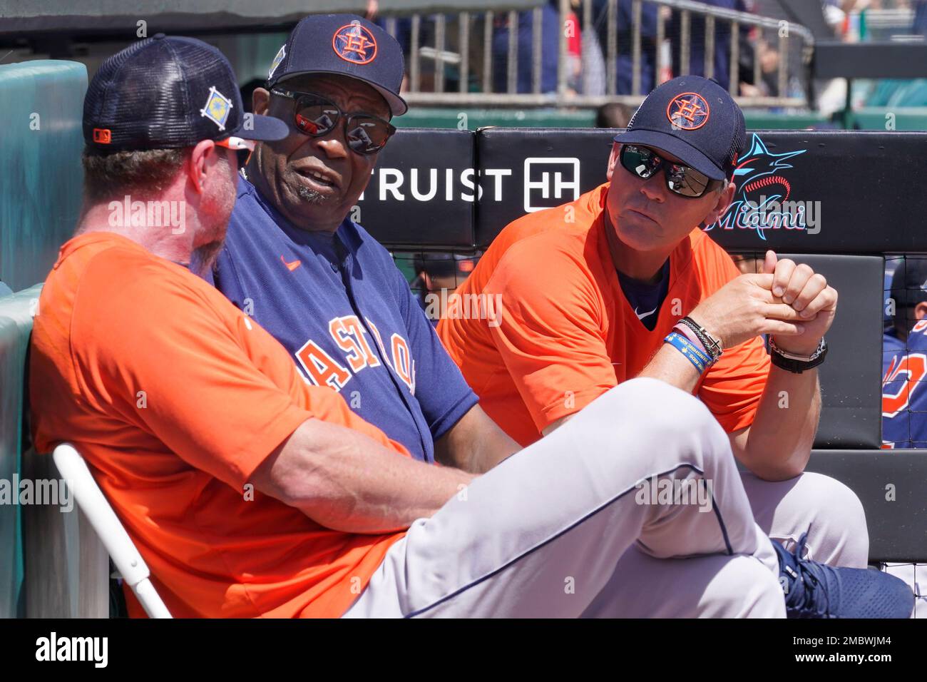Houston Astros manager Dusty Baker Jr., center, talks with Jeff Bagwell,  left, Community Outreach Executive, and Craig Biggio, right, Special  Assistant to the GM, right, before a spring training baseball game against
