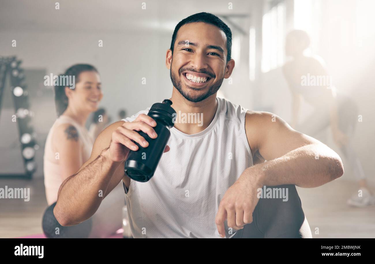 664 Man Drinking Water Bottle In Gym Stock Photos, High-Res