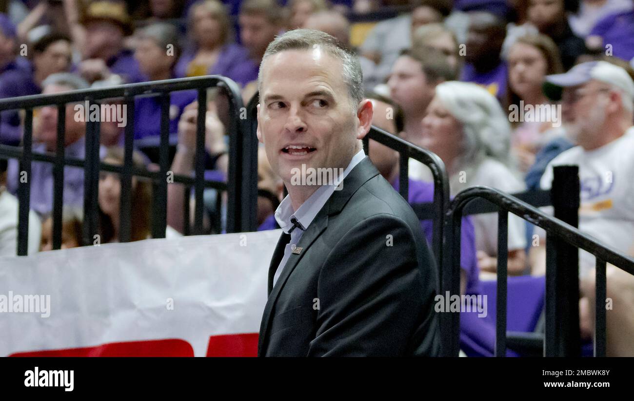 Former Murray State head coach Matt McMahon, center, arrives after being  hired as the head men's basketball coach for LSU during the second half of  a women's college basketball game against Ohio