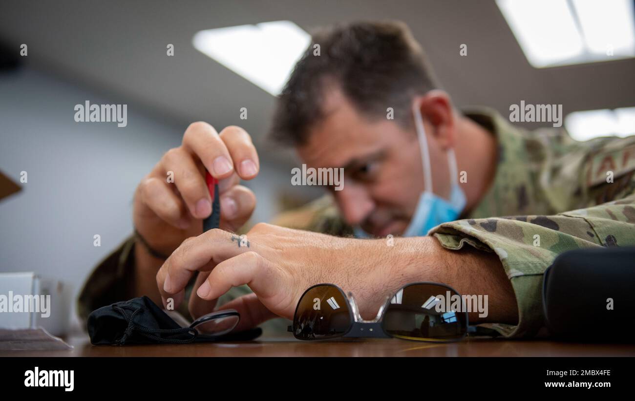 Aircrew laser eye protection hires stock photography and images Alamy