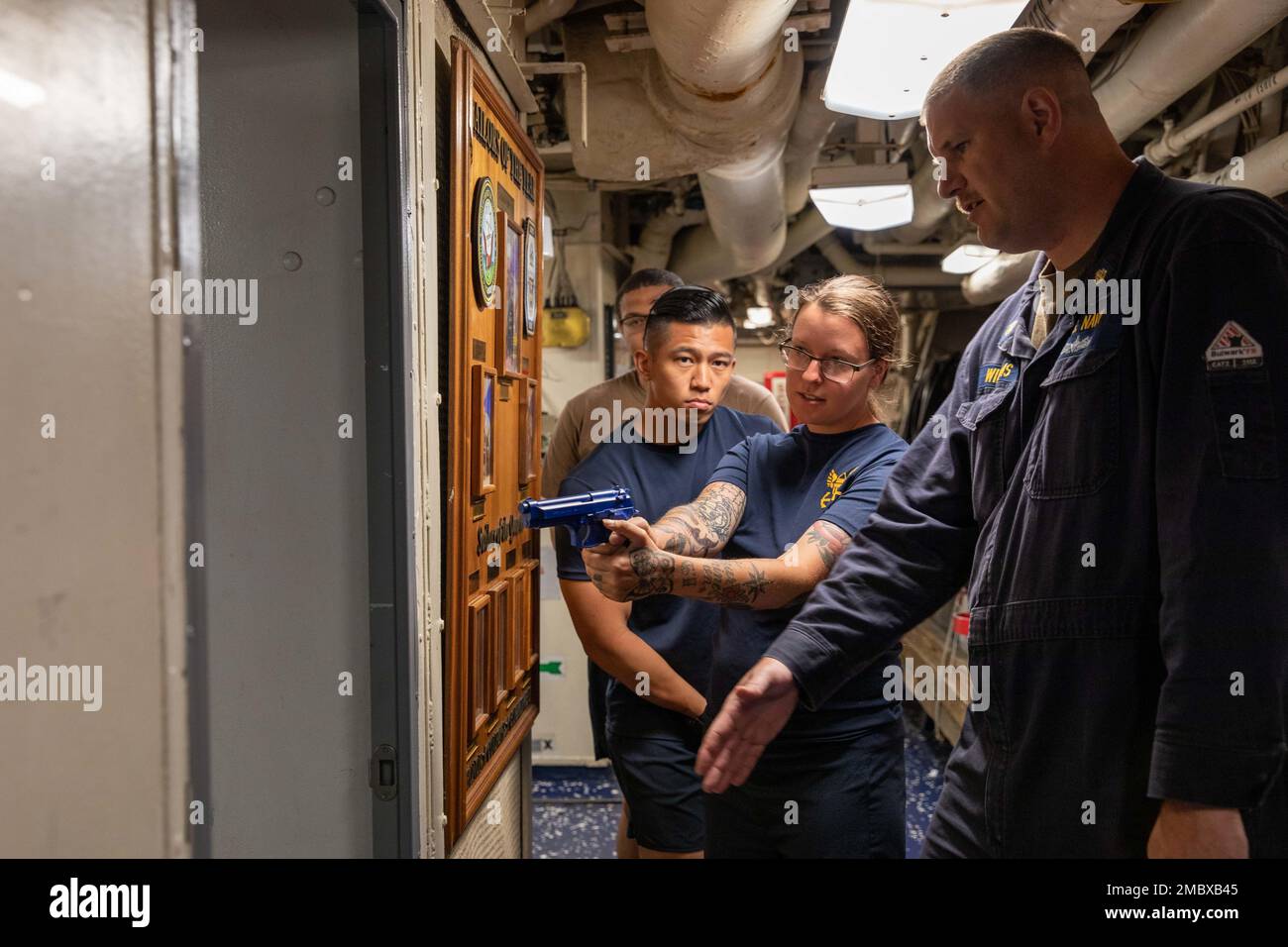 220622-N-TC847-1003 ATLANTIC OCEAN (June 22, 2022) Chief Intelligence Specialist Jason Williams, assigned to the Ticonderoga-class guided-missile cruiser USS Leyte Gulf (CG 55), instructs Boatswain’s Mate 3rd Class Brittany Gonzales during a surface reaction force (SRF) bravo class, June 22, 2022. The George H.W. Bush Carrier Strike Group (CSG) is underway completing a certification exercise to increase U.S. and allied interoperability and warfighting capability before a future deployment. The George H.W. Bush CSG is an integrated combat weapons system that delivers superior combat capability Stock Photo