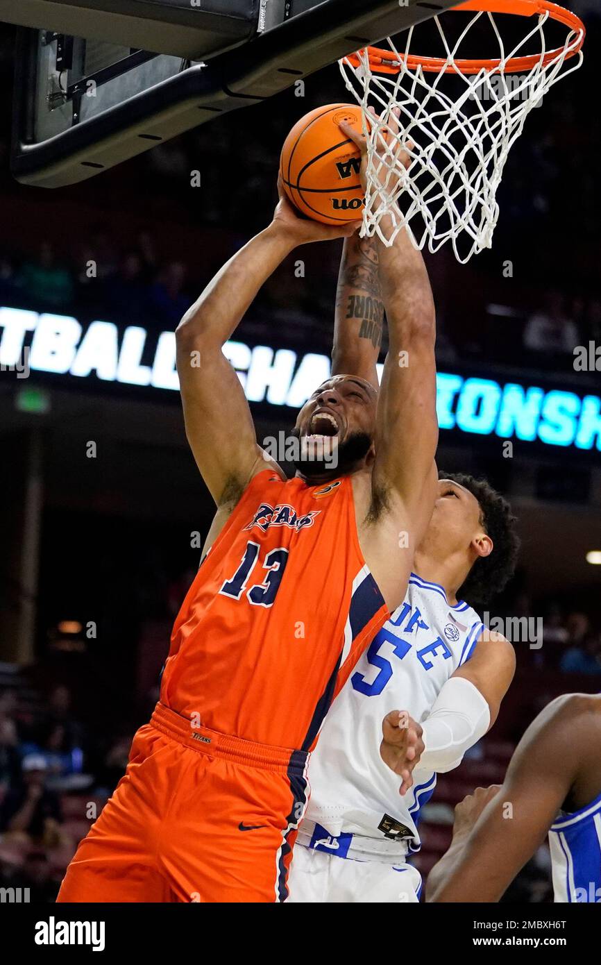 Cal State Fullerton forward Vincent Lee shoots past Duke forward Paolo ...