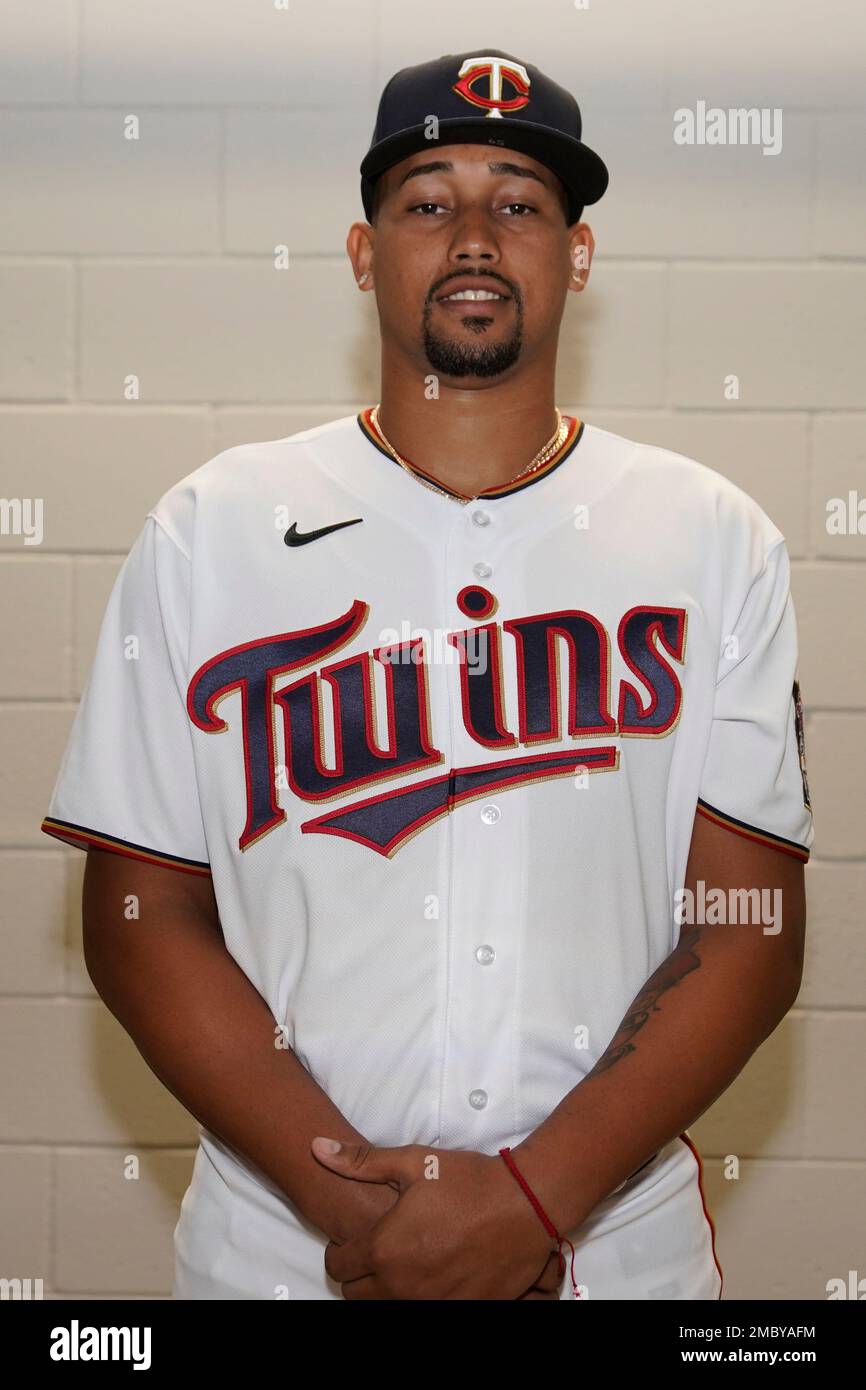 Minnesota Twins pitcher Jhoan Duran (59) delivers a pitch in the