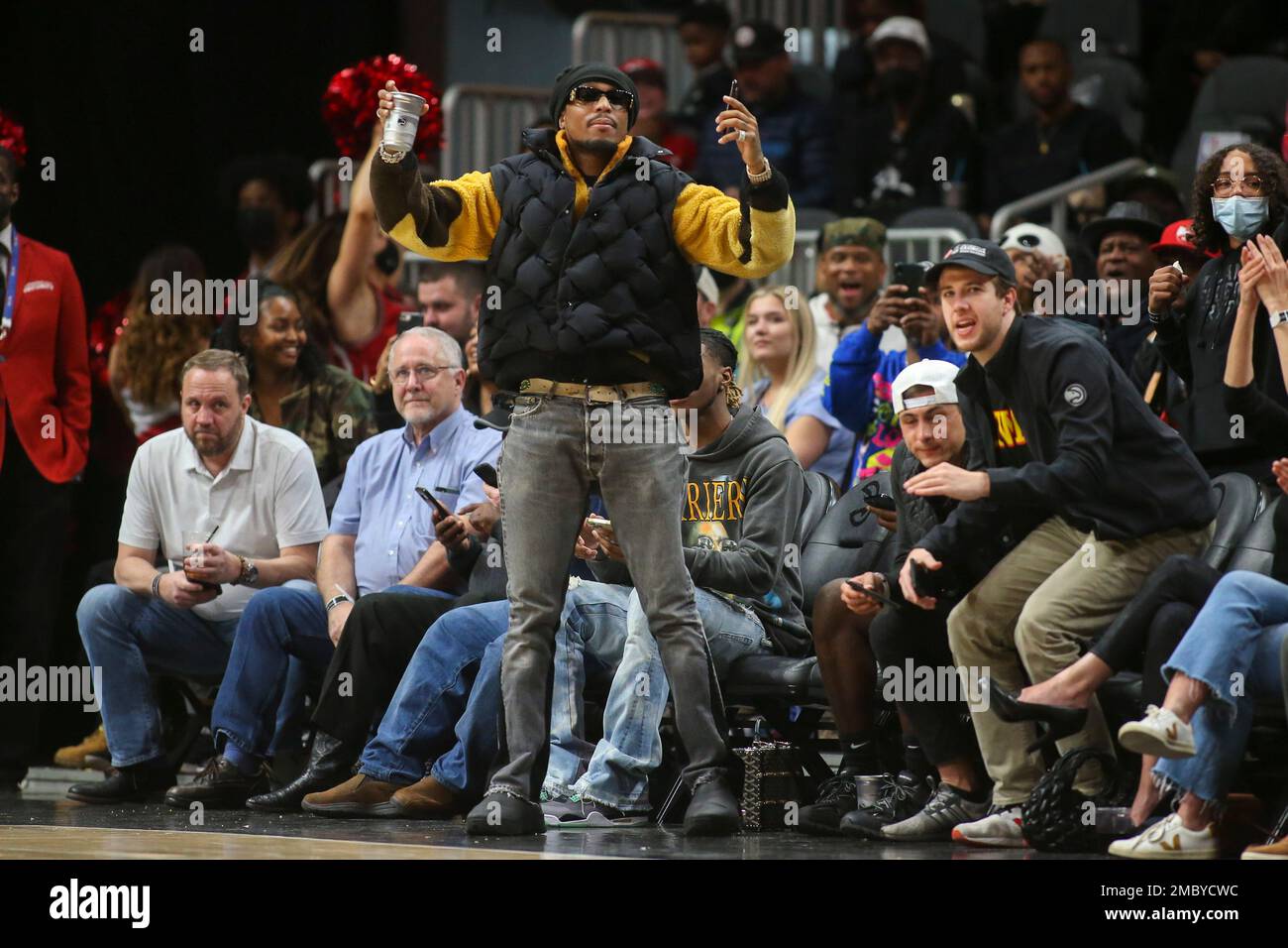 Rapper 2 Chainz performs at halftime of an NBA basketball game between the  Milwaukee Bucks and Atlanta Hawks, Wednesday, Nov. 20, 2019, in Atlanta.  (AP Photo/Brett Davis Stock Photo - Alamy
