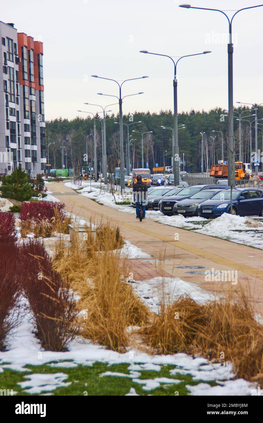 Walk through the residential area of modern architecture Novaya ...
