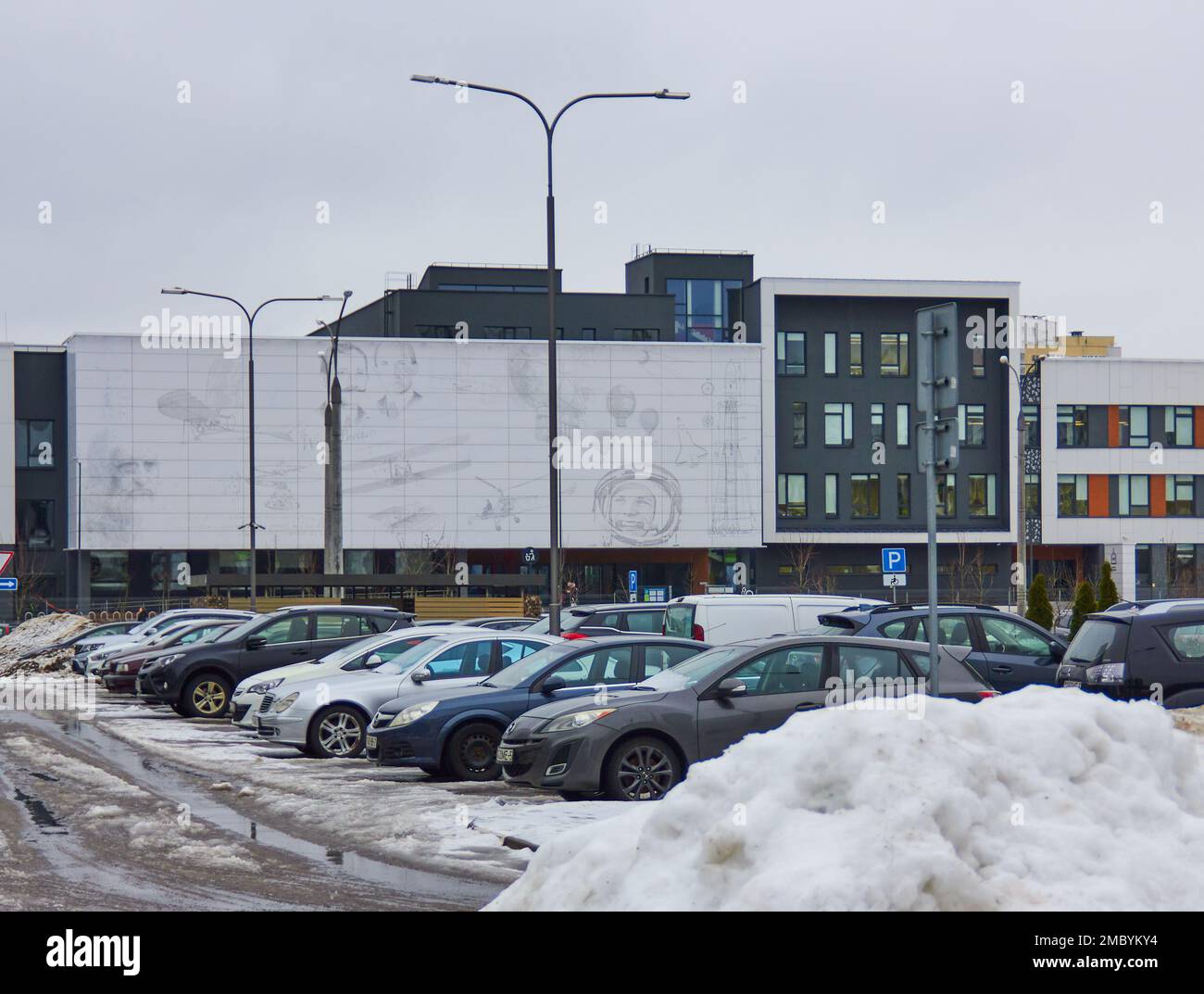 Walk through the residential area of modern architecture Novaya ...