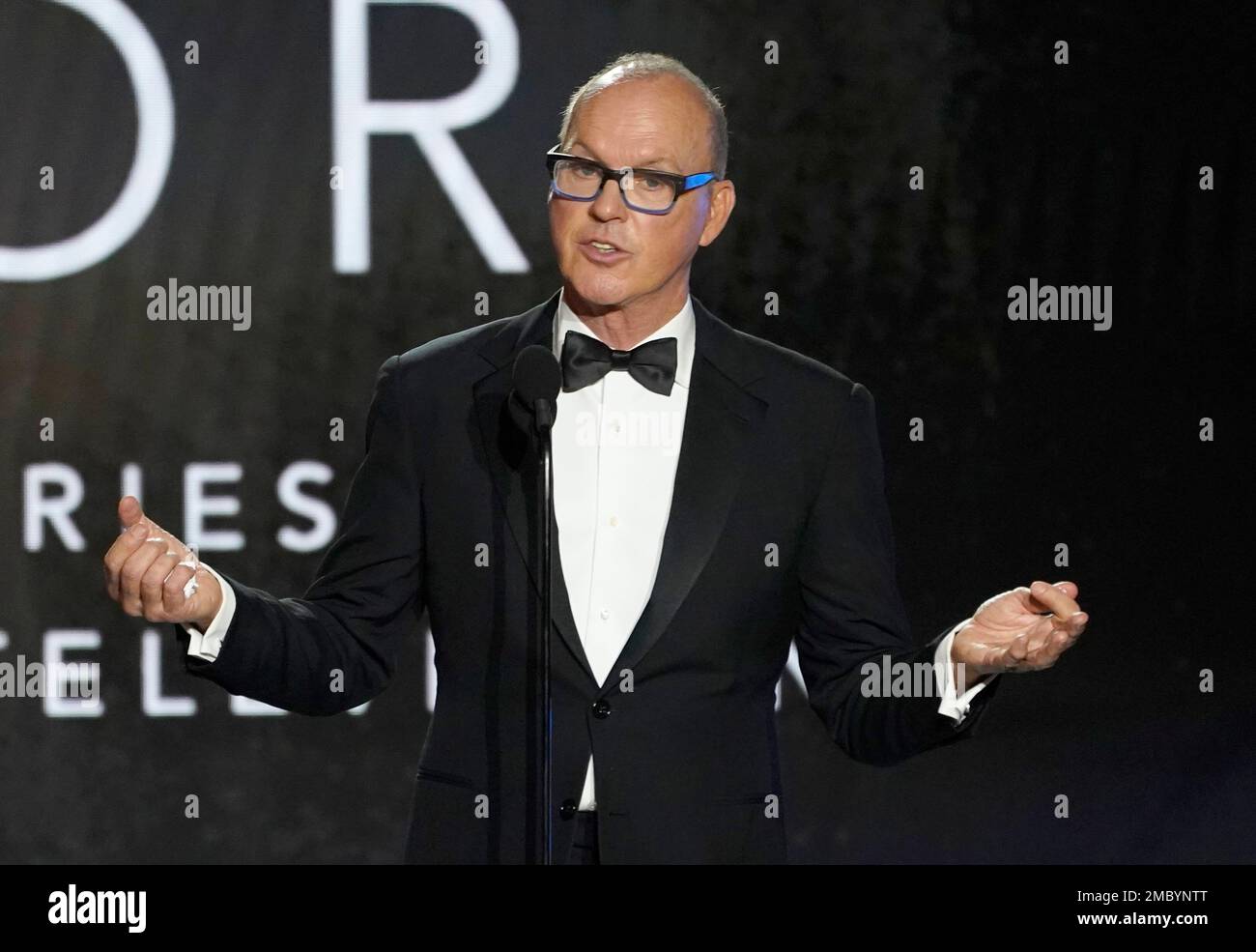 Michael Keaton accepts the award for best actor in a limited series or(00)