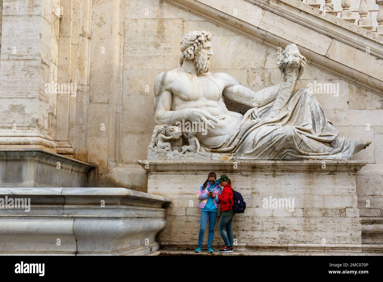 Goddess roma hi-res stock photography and images - Alamy