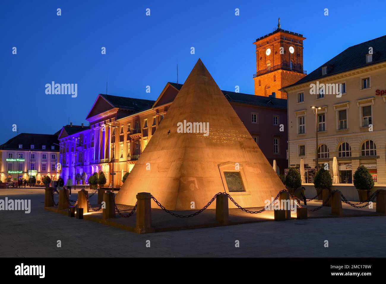Illuminated pyramid on the market square, town hall in the background ...