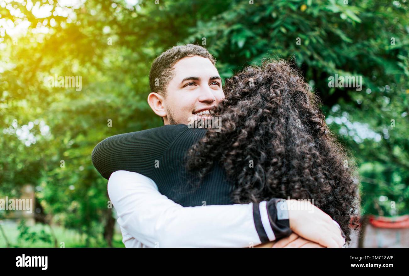 Teenage couple hi-res stock photography and images - Alamy