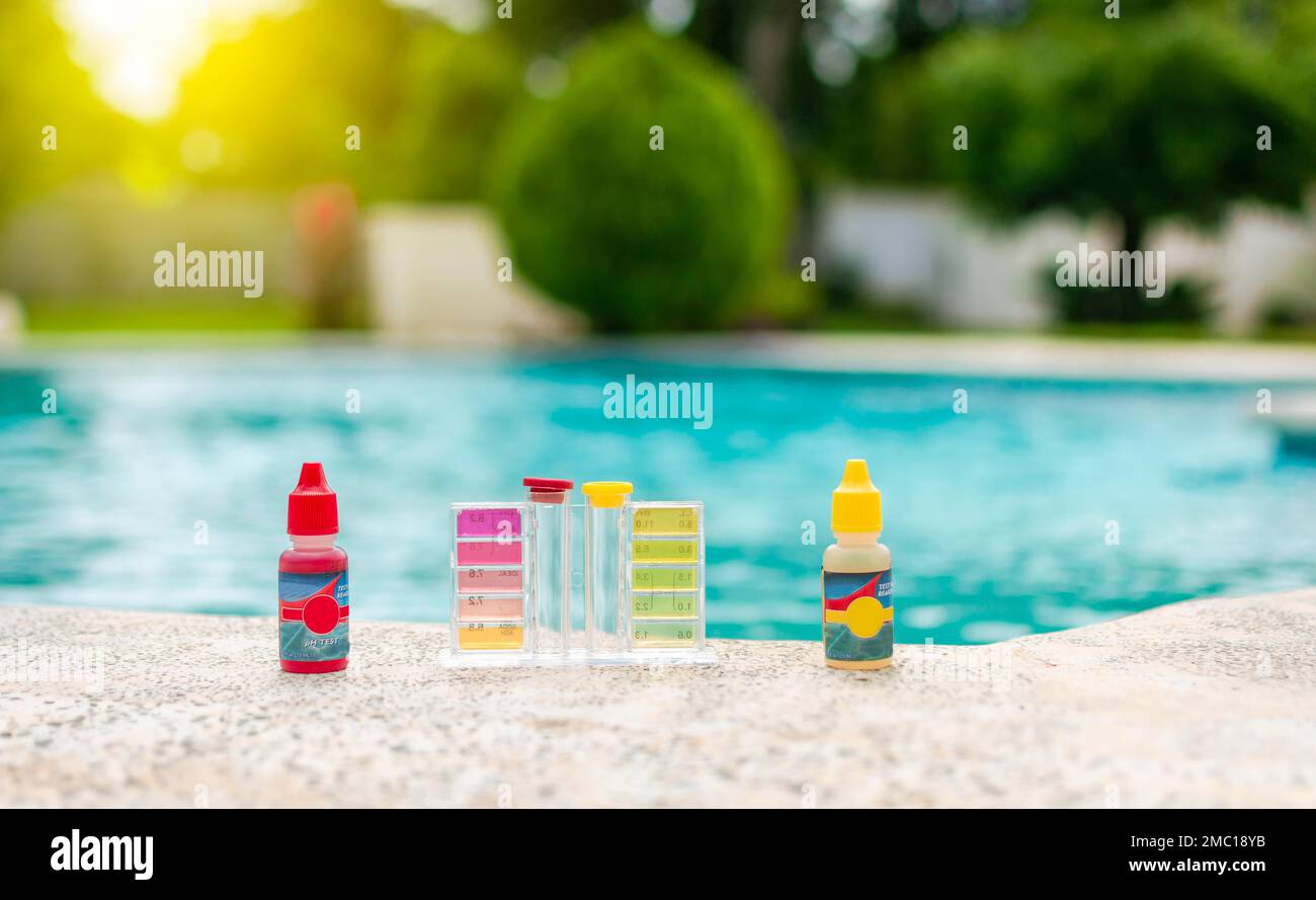 Water testing kit for swimming pools. Kit to test pool water, Chlorine