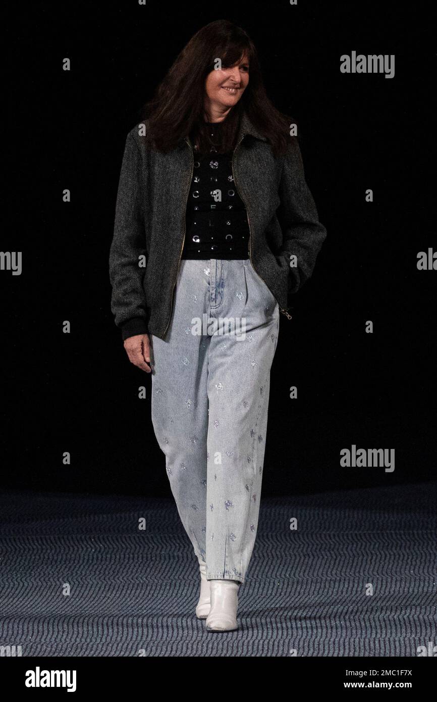 Virginie Viard accepts applause following the Chanel Ready To Wear Fall/Winter  2022-2023 fashion collection, unveiled during the Fashion Week in Paris,  Tuesday, March 8, 2022. (Photo by Vianney Le Caer/Invision/AP Stock Photo 