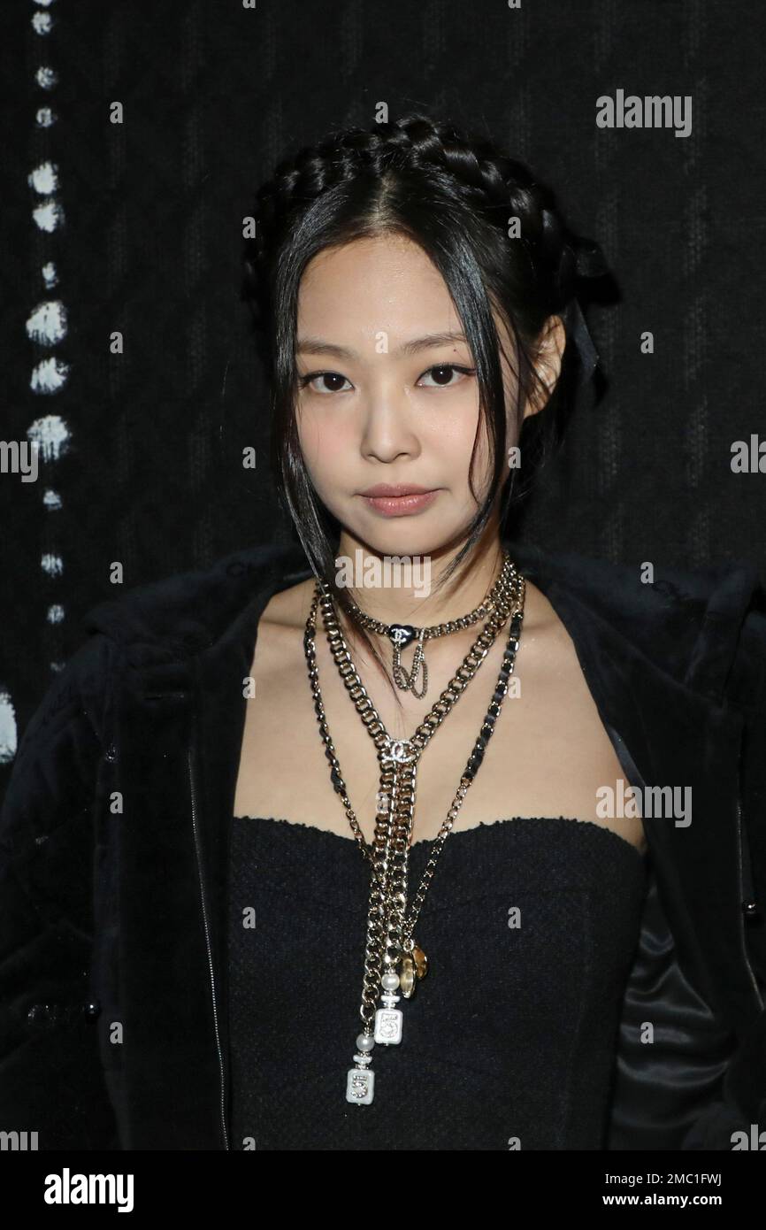 Jennie Kim attends the Chanel Ready To Wear Fall/Winter 2022-2023 fashion  collection, unveiled during the Fashion Week in Paris, Tuesday, March 8,  2022. (Photo by Vianney Le Caer/Invision/AP Stock Photo - Alamy