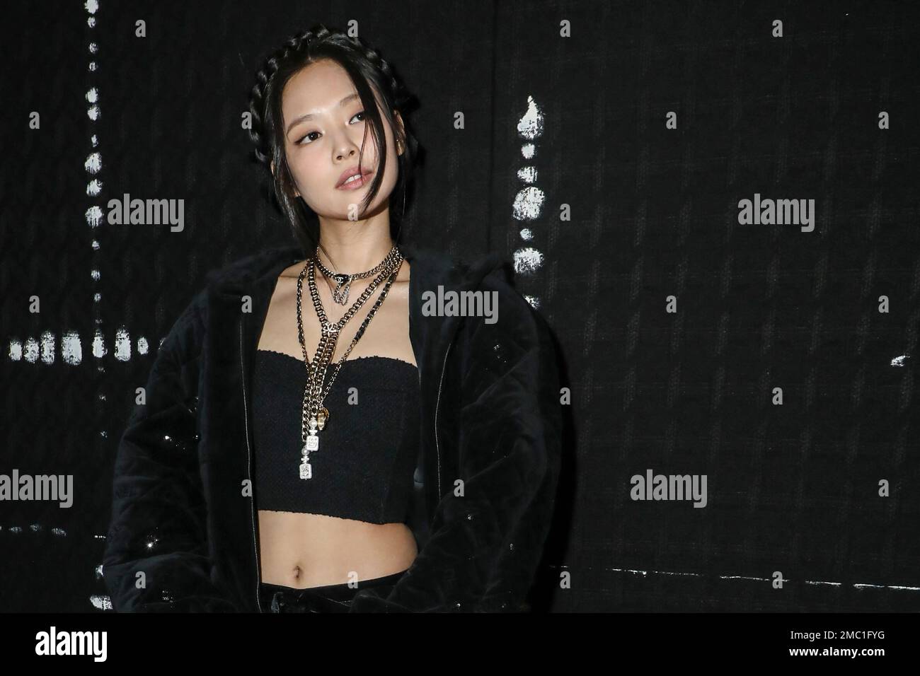 Blackpink's Jennie at Chanel Fall 2022 Show PFW: Photos, Details – WWD