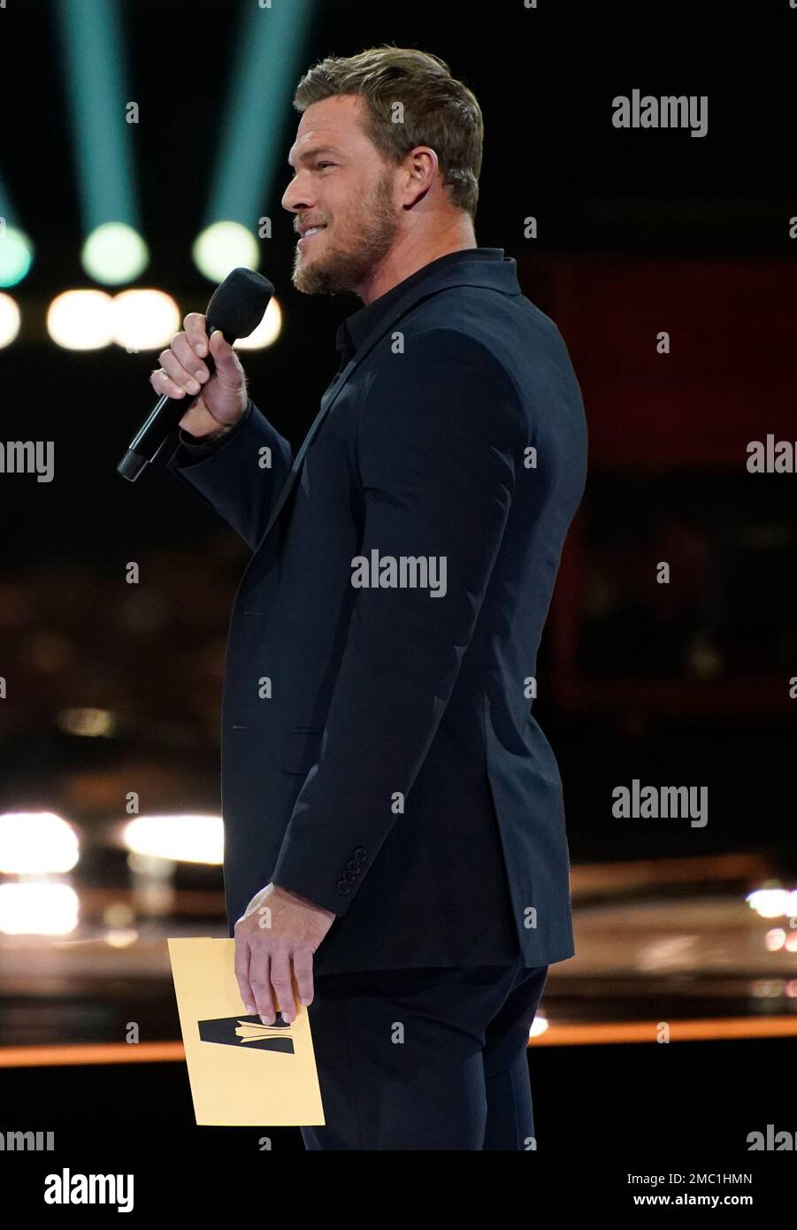 Alan Ritchson presents the award for female artist of the year at the ...
