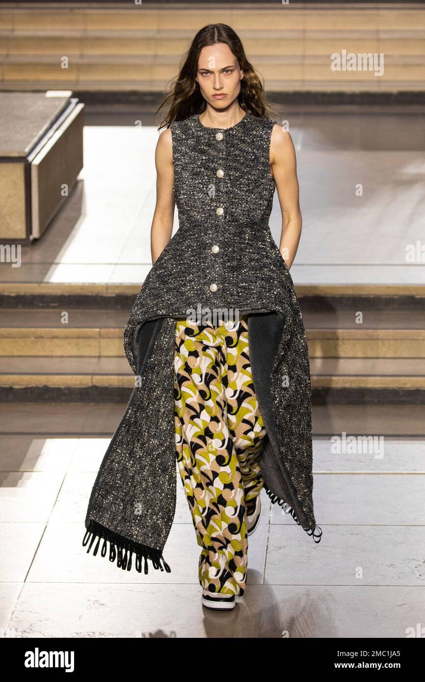 Louis Vuitton Fall 2022 Ready-to-Wear Fashion Show