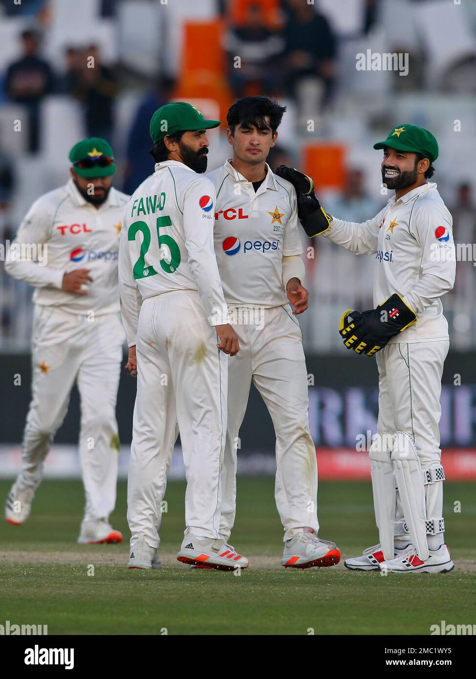 Alex Rwp Pakistan's Naseem Shah, center, celebrates with teammates after taking ...