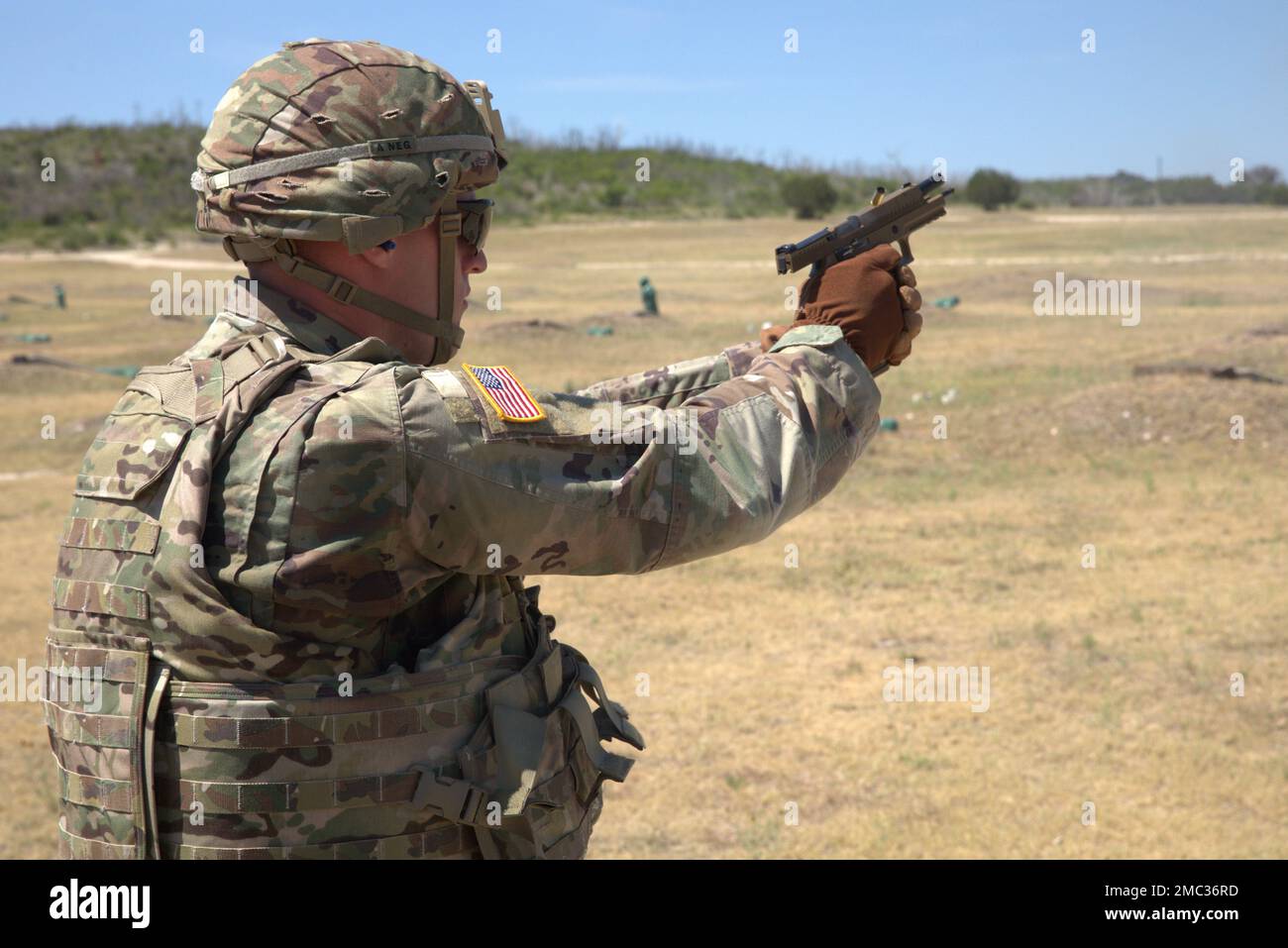 Spc. Martin Hestrin, an Army multichannel transmission systems operator-maintainer assigned to the 11th Corps Signal Brigade, takes a qualification test with an M17 pistol during the III Armored Corps Best Squad Competition 2022 on Fort Hood, Texas, June 24, 2022. The III Armored Corps pulled their most eligible squads from its divisions and separate brigades to compete in this year’s inaugural competition. The winning squad will go on to compete at the U.S. Army Forces Command competition in August on Fort Hood. Stock Photo