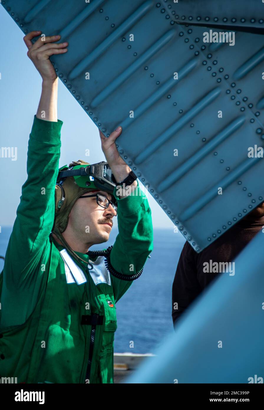 220624NDN1591019 TUNISIAN SEA (June 24, 2022) Aviation Electrician’s