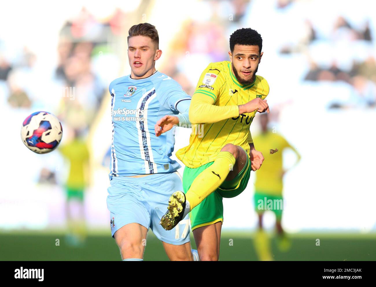 Coventry City's Viktor Gyokeres (left) and Norwich City's Andrew Omobamidele battle for the ball during the Sky Bet Championship match at the Coventry Building Society Arena, Coventry. Picture date: Saturday January 21, 2023. Stock Photo