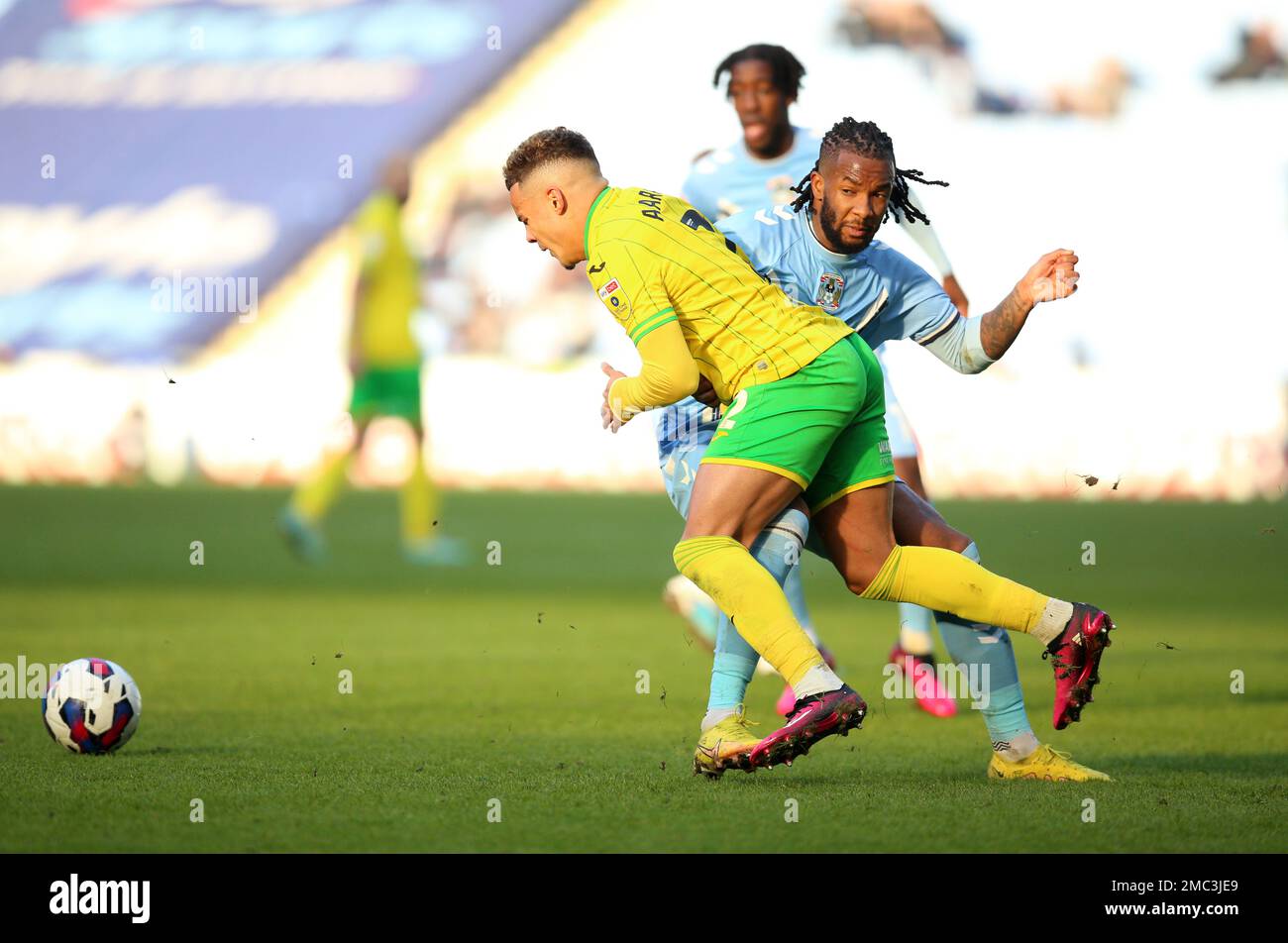Norwich City's Max Aarons (left) and Coventry City's Kasey Palmer battle for the ball during the Sky Bet Championship match at the Coventry Building Society Arena, Coventry. Picture date: Saturday January 21, 2023. Stock Photo