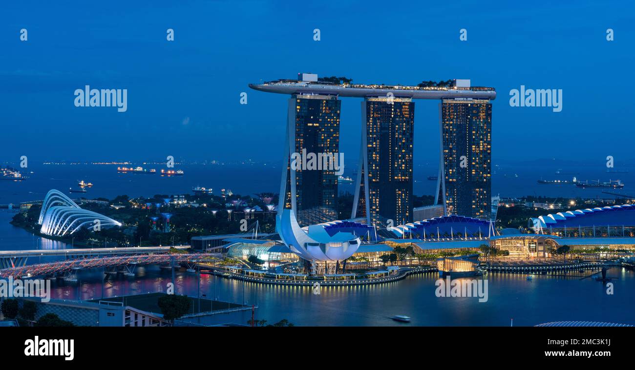 Singapore aerial view night science hi-res stock photography and images ...