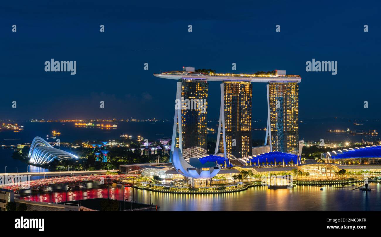 Singapore aerial view night science hi-res stock photography and images ...