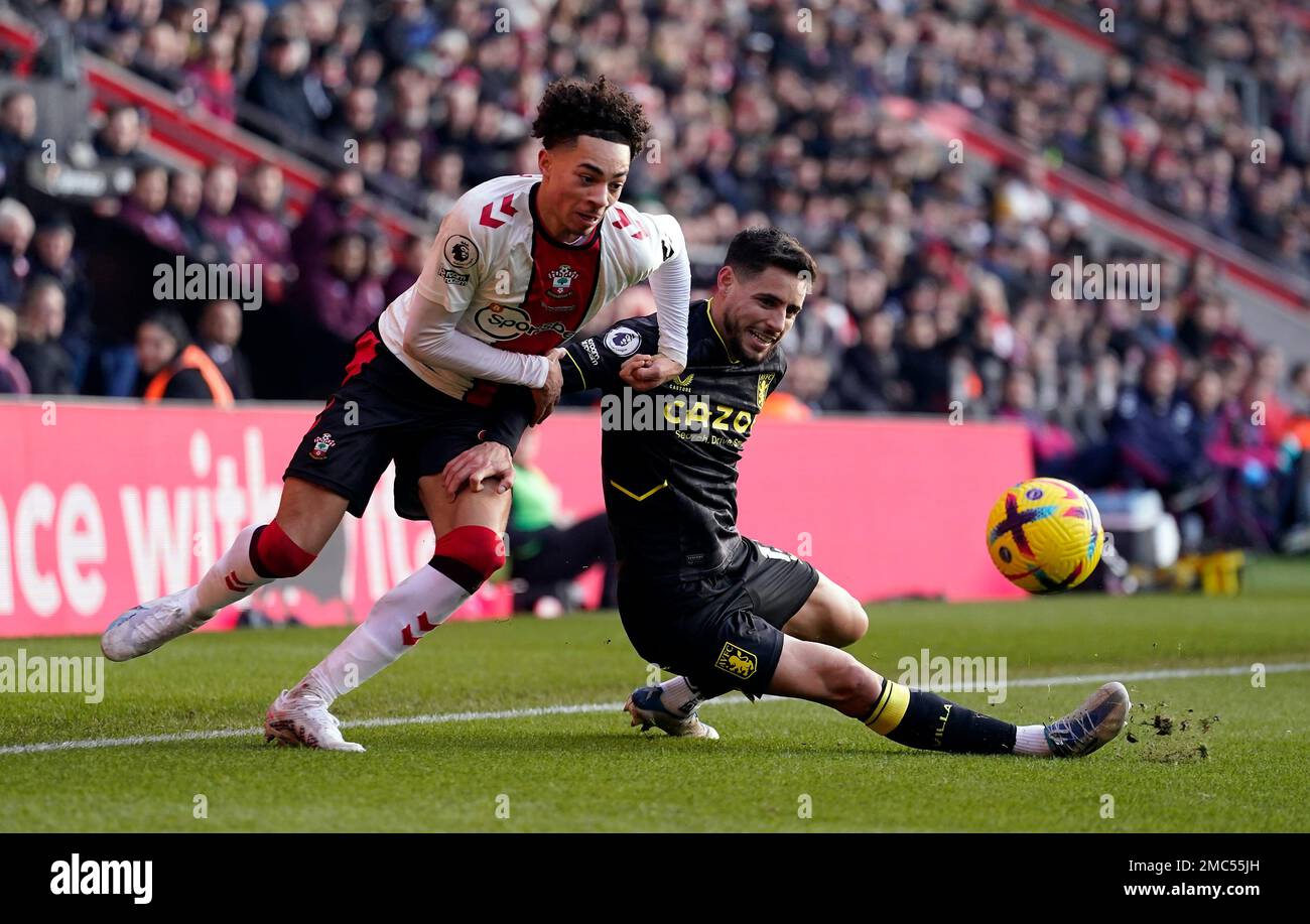 Southampton's Samuel Edozie and Aston Villa's Alex Moreno (right) battle for the ball during the Premier League match at St. Mary's Stadium, Southampton. Picture date: Saturday January 21, 2023. Stock Photo