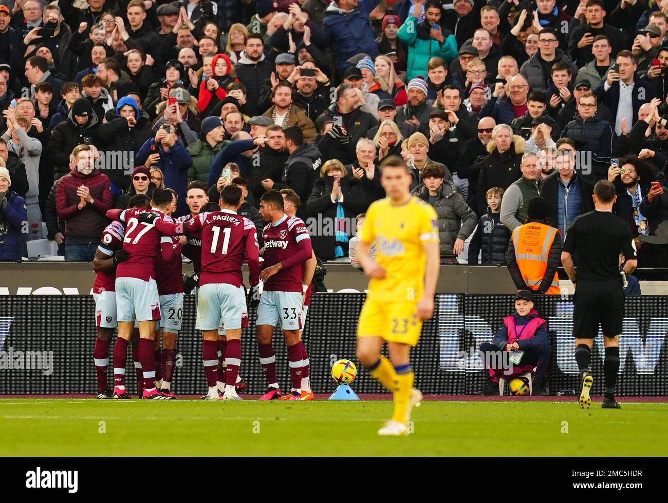 West Ham United's Jarrod Bowen celebrates scoring their side's second goal of the game during the Premier League match at the London Stadium, London. Picture date: Saturday January 21, 2023. Stock Photo