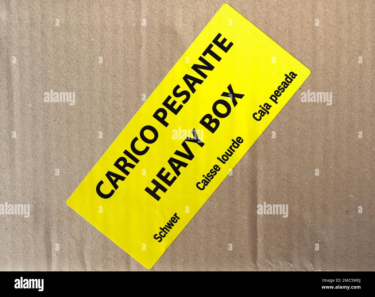 carico pesante translation heavy box written in italian english german