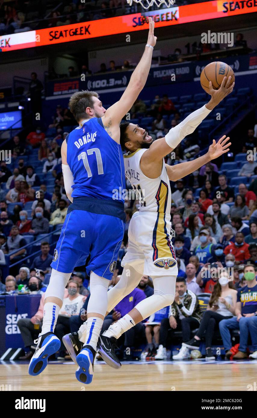 New Orleans Pelicans forward Garrett Temple (41) shoots agains Dallas  Mavericks guard Luka Doncic (77) during an NBA basketball game in New  Orleans, Thursday, Feb. 17, 2022. (AP Photo/Matthew Hinton Stock Photo -  Alamy