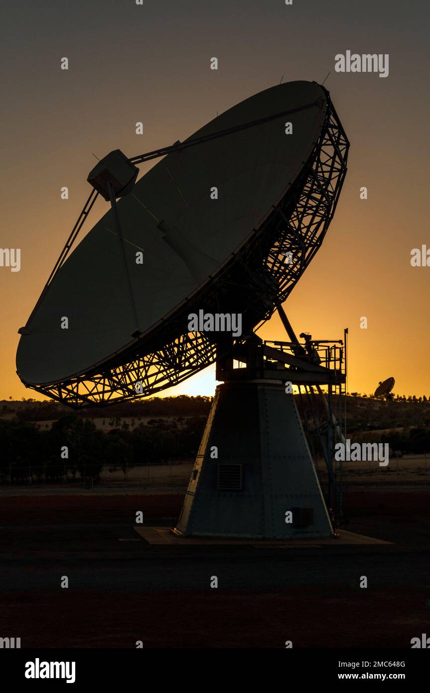 Military dishes hi-res stock photography and images - Alamy